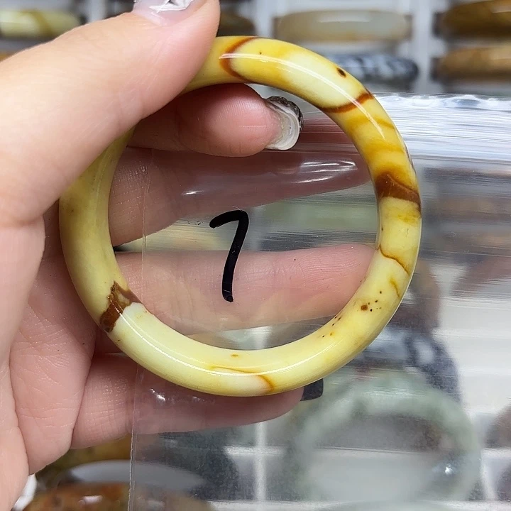 离***蛇纹石玉未镶嵌手镯（圆镯）