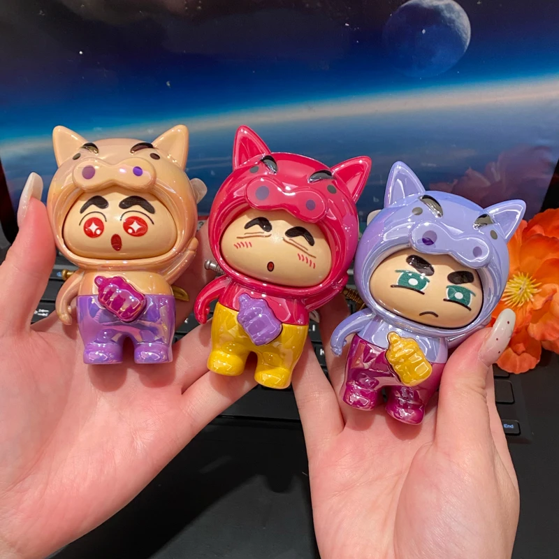 蜡笔小新镭射猪猪按压变脸玩具公仔小白潮玩卡通摆件手办钥匙扣