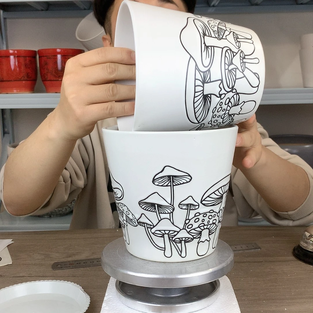 红陶微瑕）蘑菇图案花盆15x14两个花盆