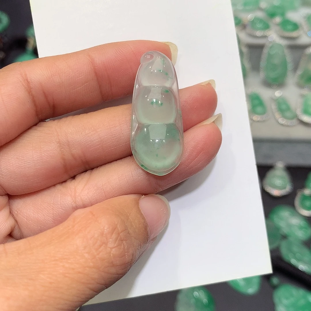 颈饰未镶嵌石英质玉（非洲翠）金****光