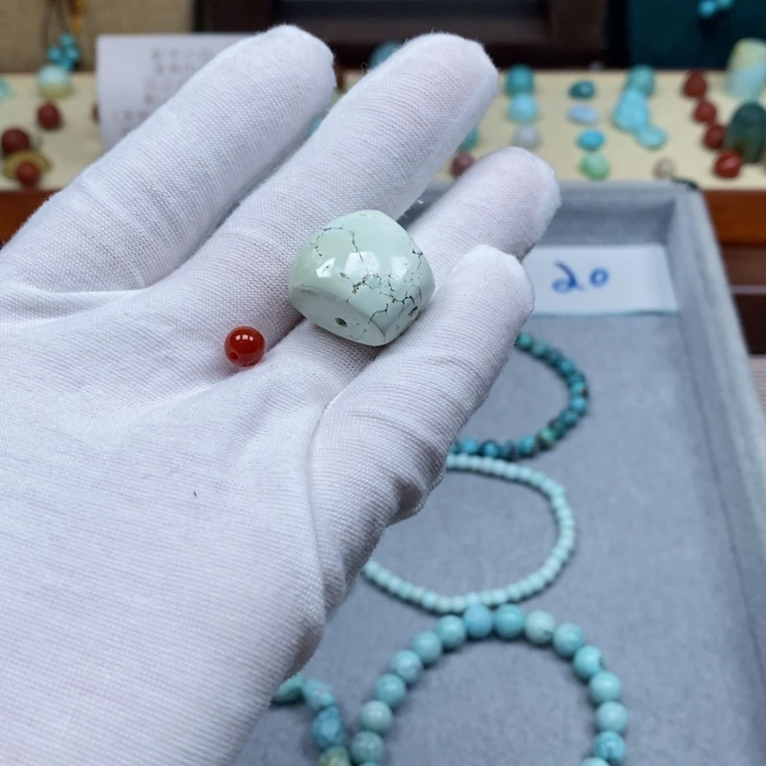 南红玛瑙配饰未镶嵌