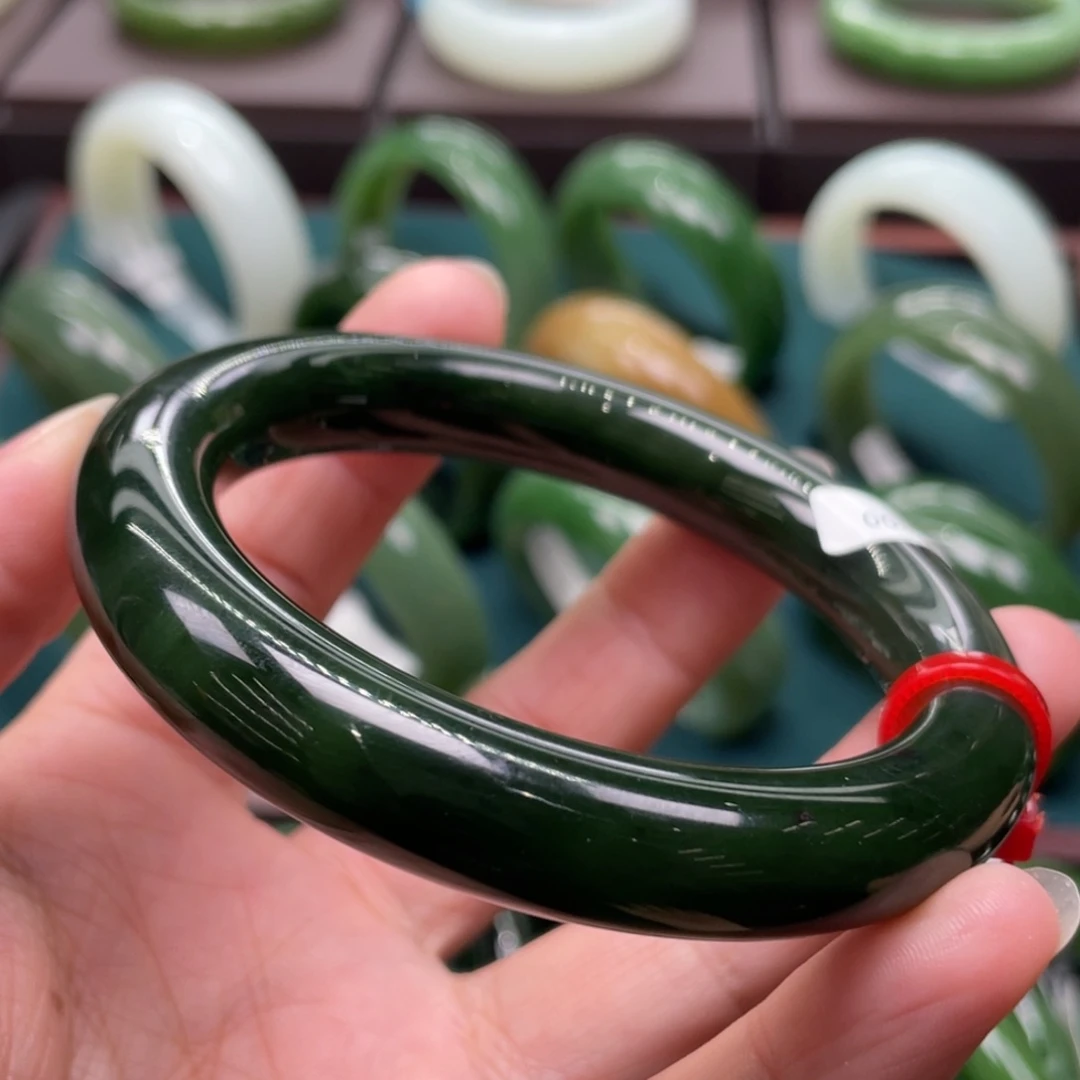 和田玉（碧玉）未镶嵌手镯