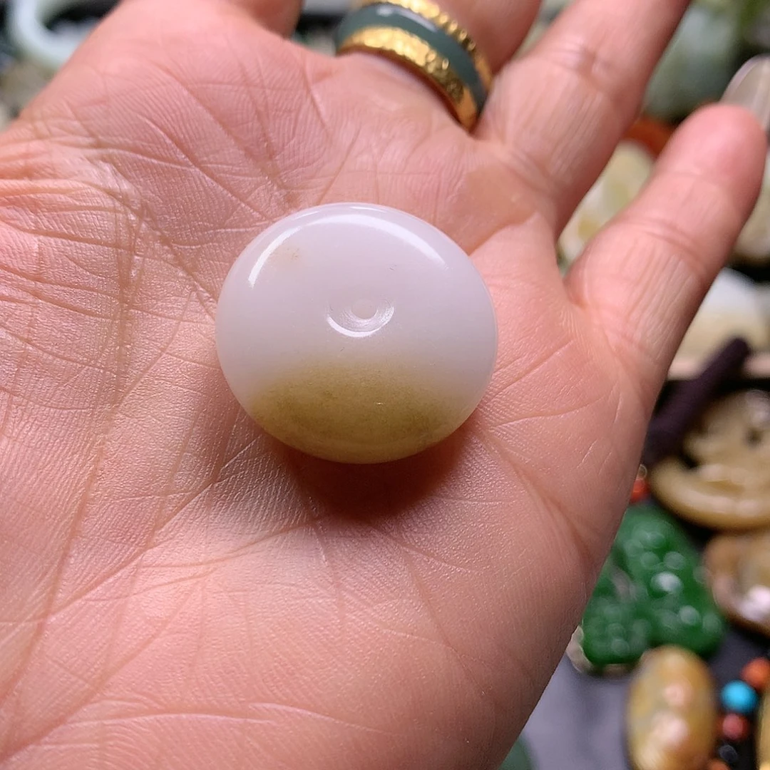 石英质玉颈饰合金?**锦