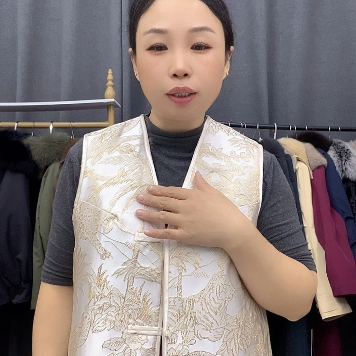 三醋酯纤维狐狸毛卡其色马甲140斤内