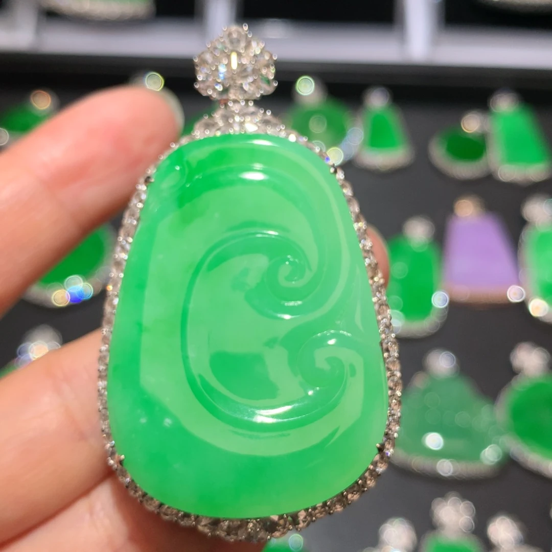 翡翠颈饰18K金镶嵌翡翠