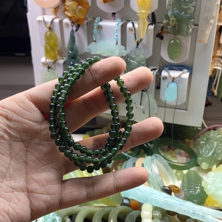 未镶嵌蛇纹石玉颈饰