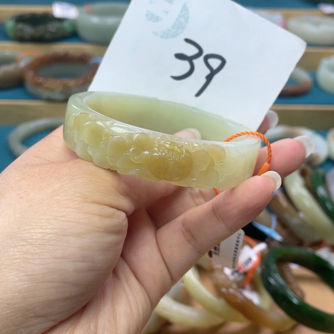 未镶嵌手镯（贵妃镯）和田玉圈口58