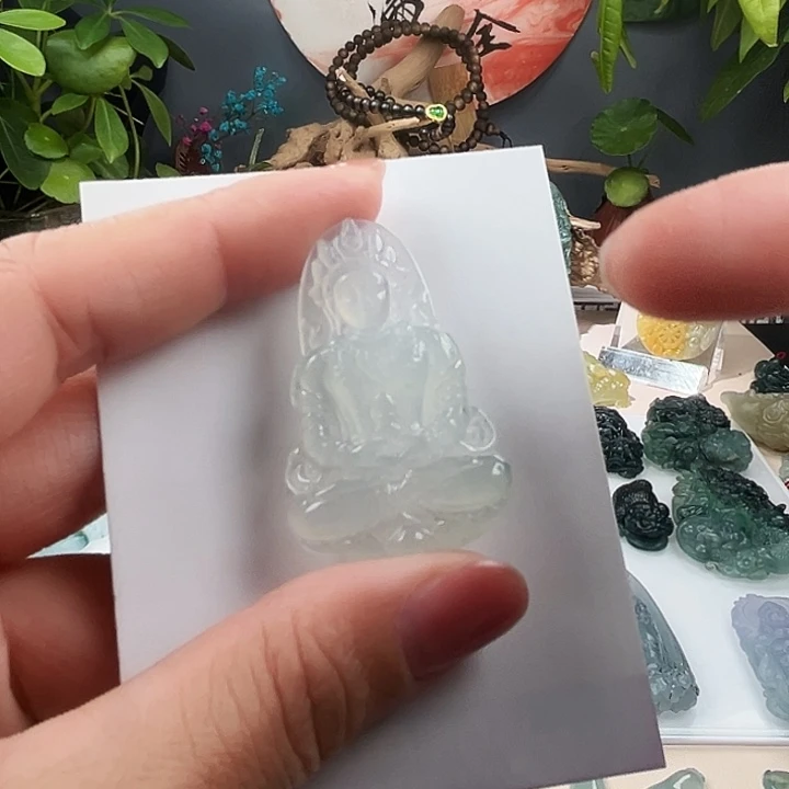 翡翠未镶嵌颈饰渡母