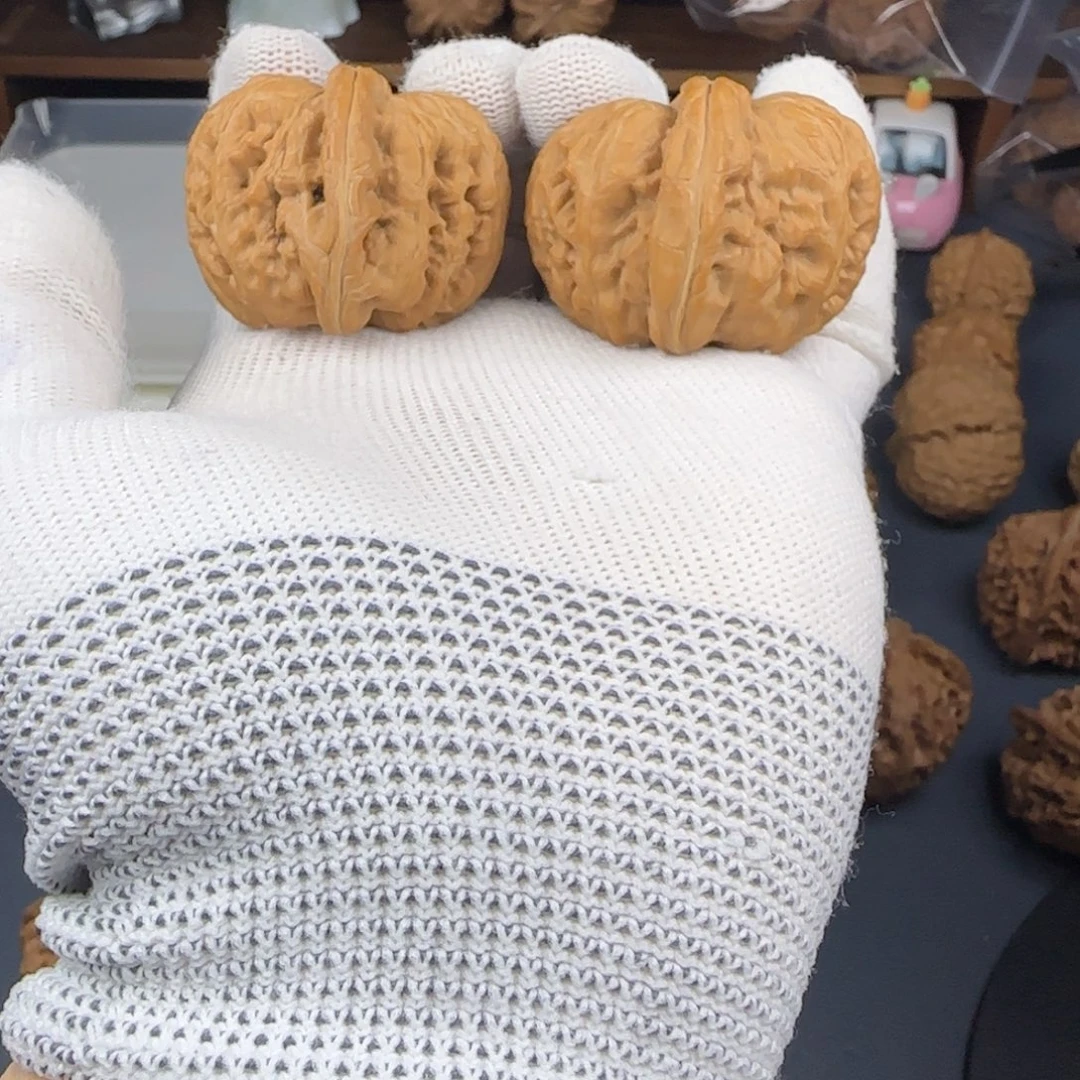 吊坠文玩核桃43全品元宝 有个小水尖 福利不退换