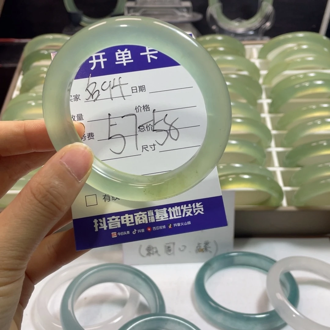 蛇纹石玉未镶嵌手镯小**?