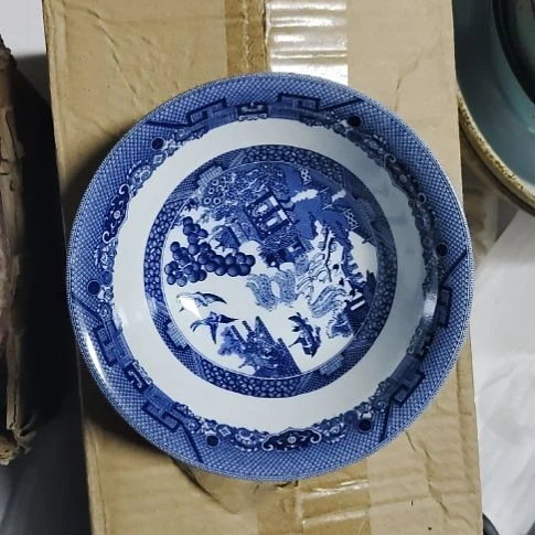 瓷片瓷片，各种摆件，均有瑕疵。沙锅！