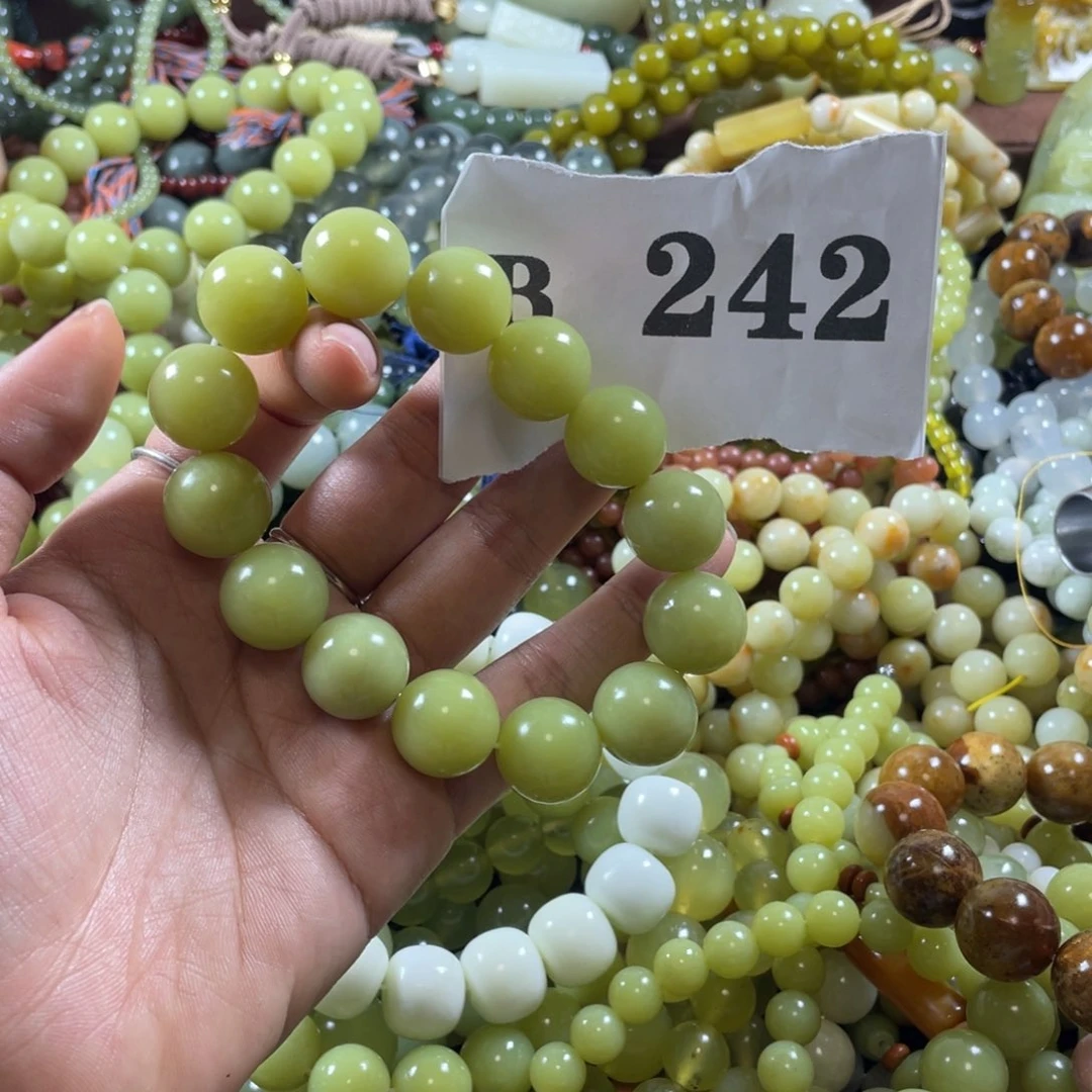 强***哥未镶嵌蛇纹石玉手串