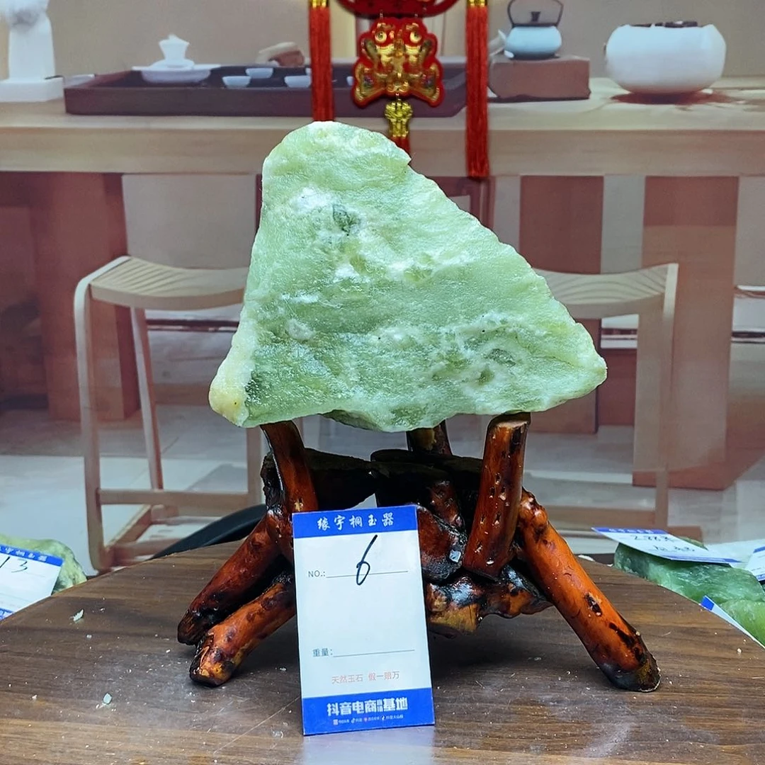 蛇纹石玉原石未镶嵌