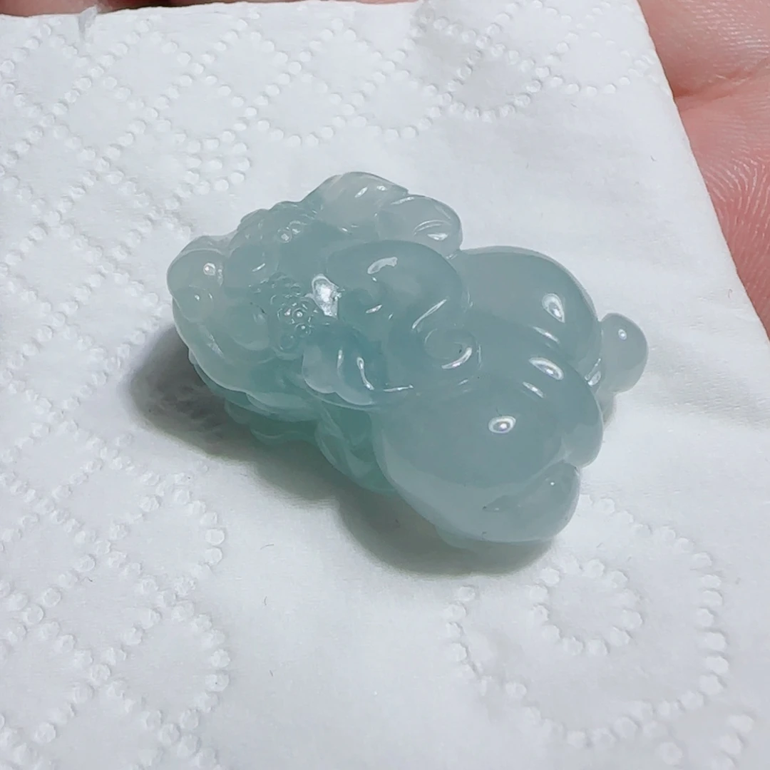 翡翠未镶嵌颈饰貔貅