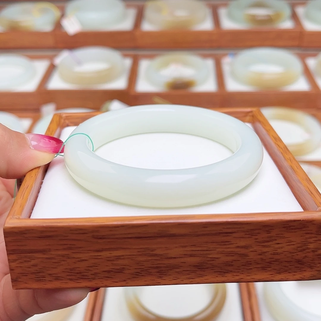 和田玉手镯未镶嵌56.6