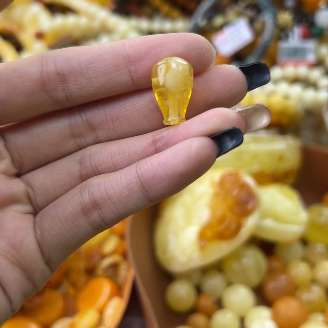 琥珀珠宝奇石未镶嵌