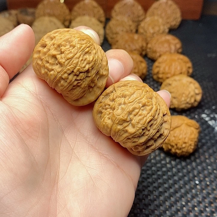 文玩核桃把件39球白