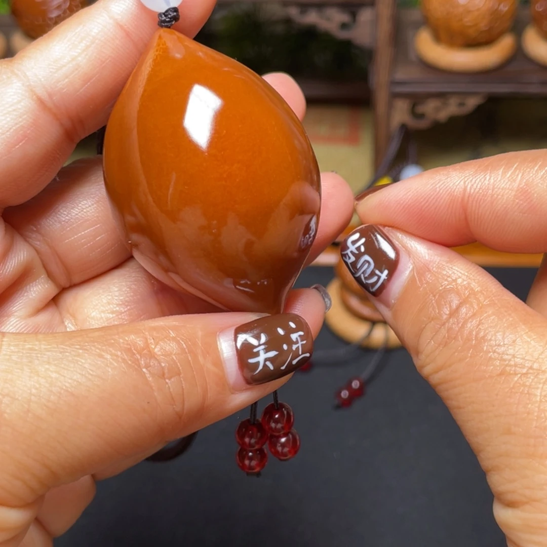 橄榄核吊坠蝴蝶37穿热了