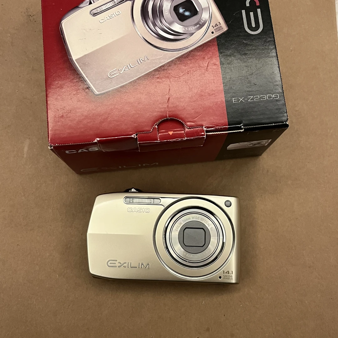 95新 Casio/卡西欧 Z2300 1400万像素冷白磨皮美颜