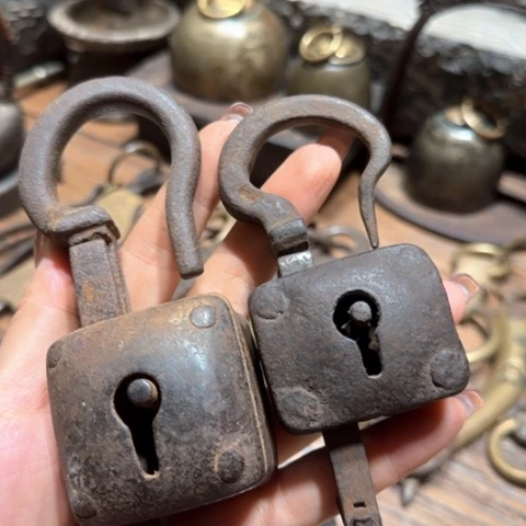 陶瓷老铁锁摆件 漂亮