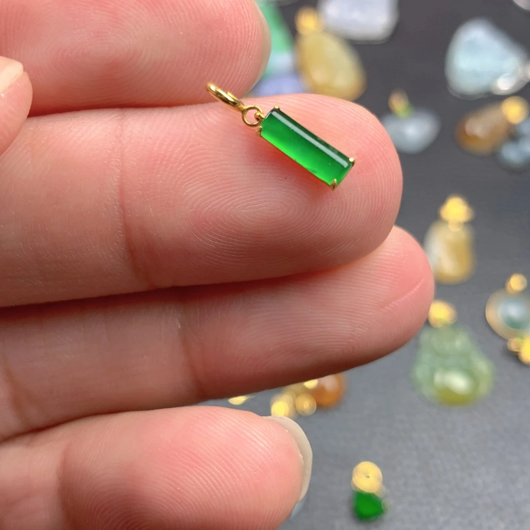 【闪购商品】颈饰18K金镶嵌翡翠翡翠