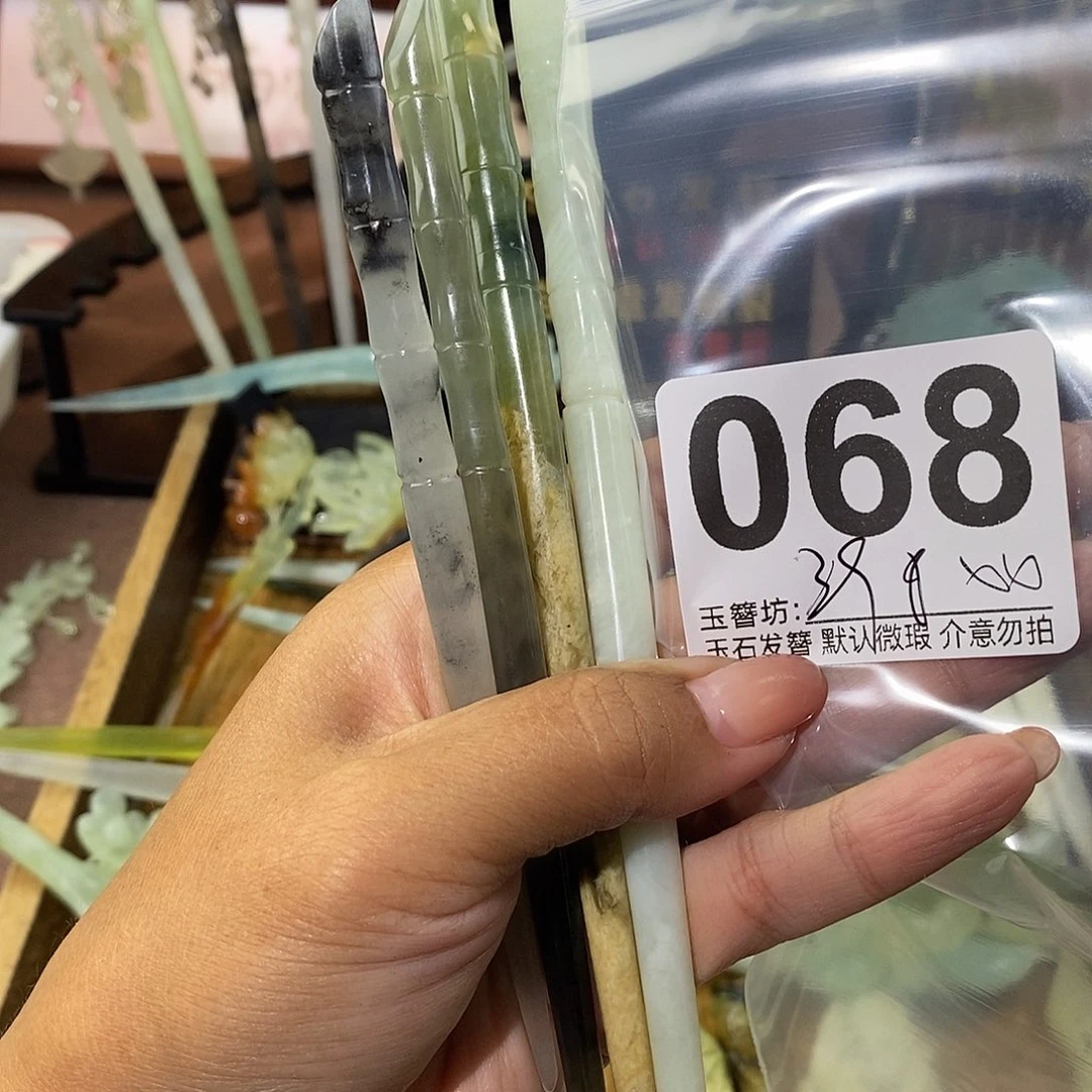 金***金未镶嵌蛇纹石玉发饰