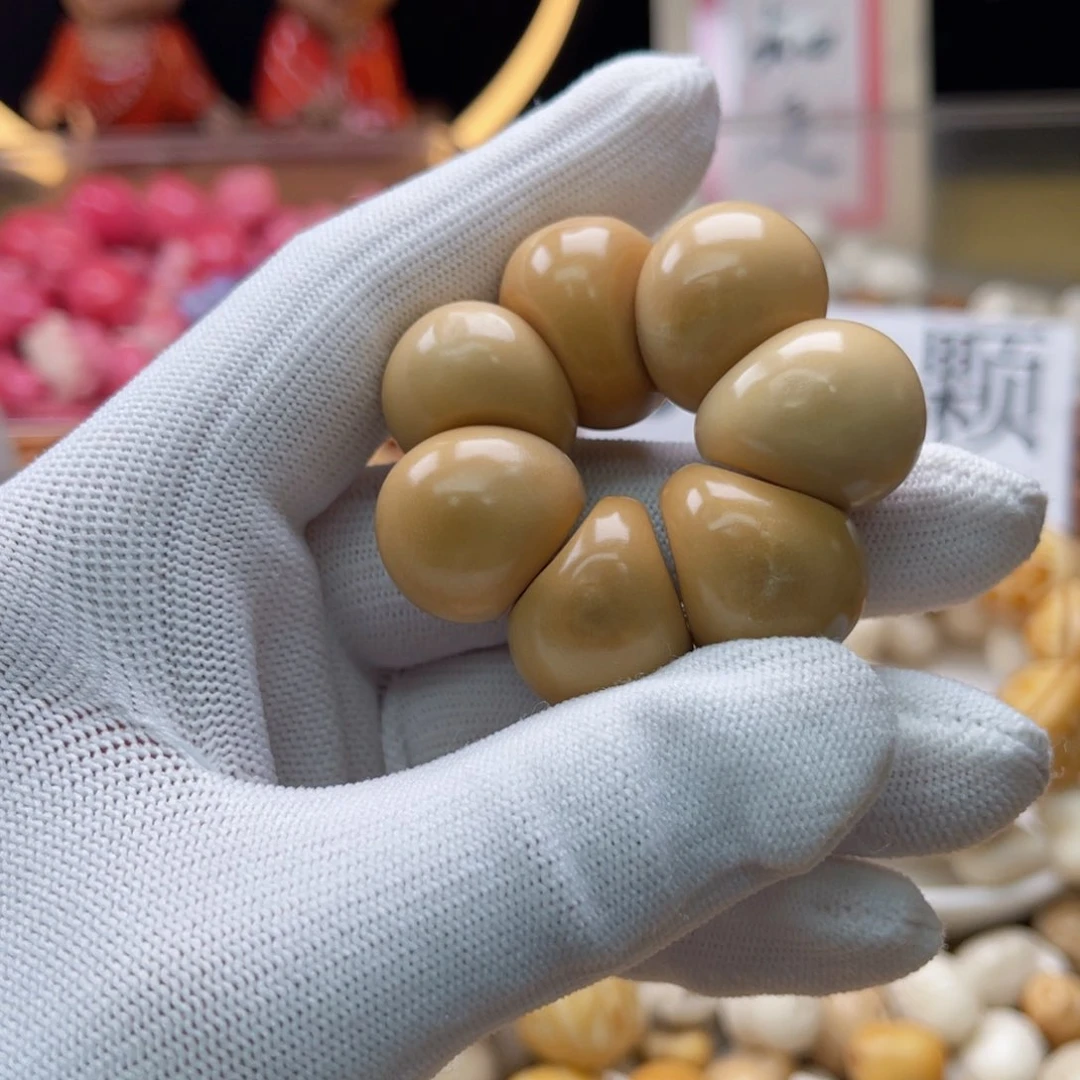 吊坠白玉菩提B24mm/7颗象牙果风化色蒜瓣手捻微瑕