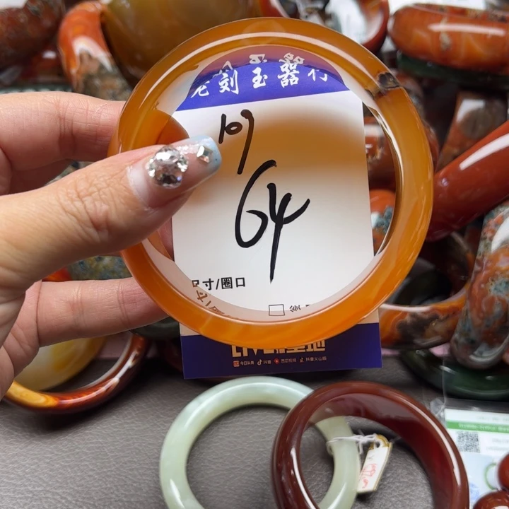 玛瑙/玉髓手镯未镶嵌乔****