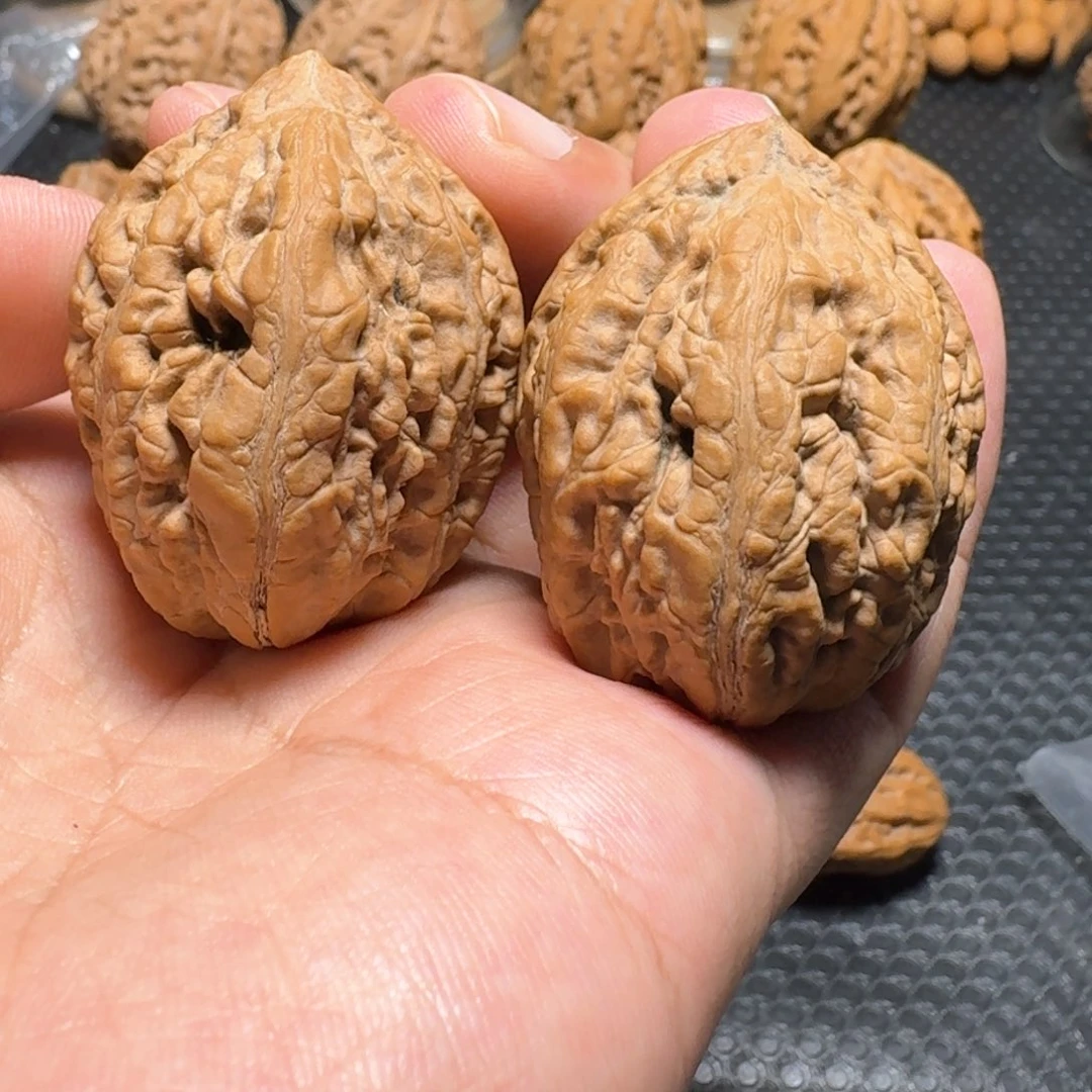 文玩核桃把件粗筋墩子