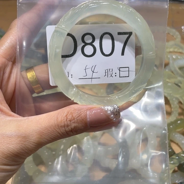 未镶嵌蛇纹石玉手镯S****?