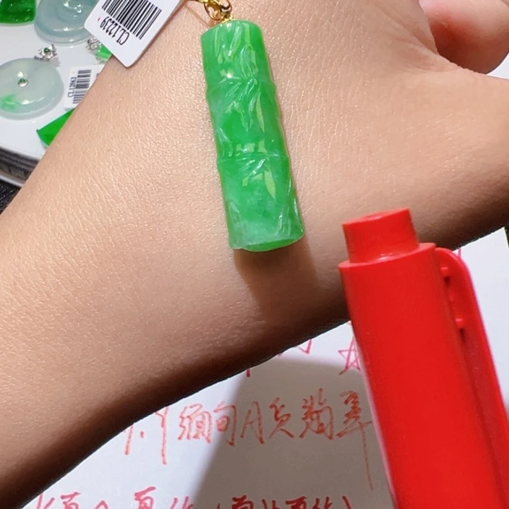 翡翠颈饰18K金镶嵌翡翠