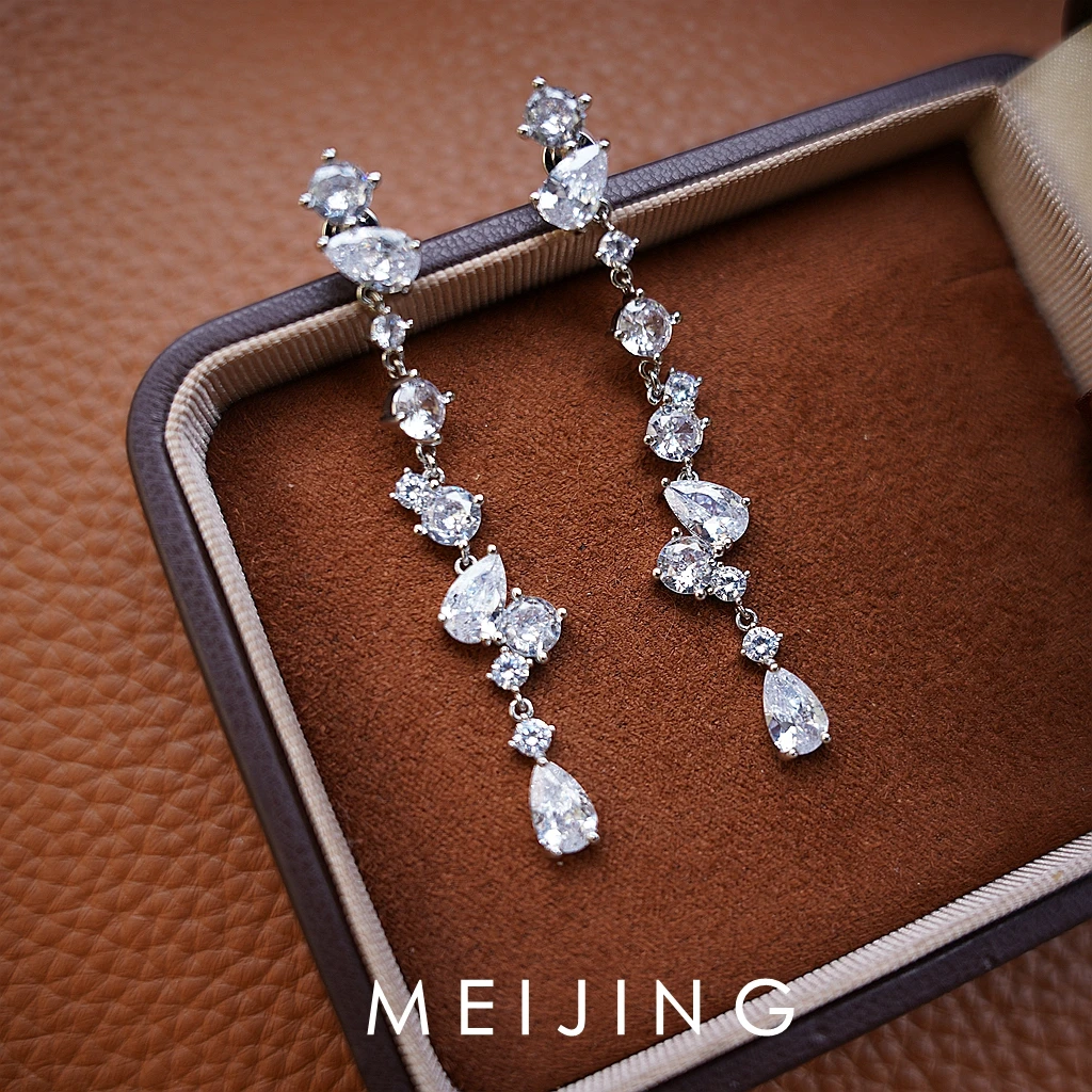 黄铜锆石耳饰 【冰川】气质轻奢时尚小众白色长款雪花锆水滴耳环