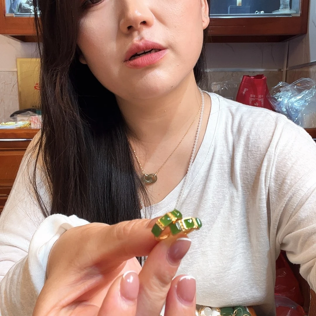 s***r银S925镶嵌和田玉（碧玉）耳饰