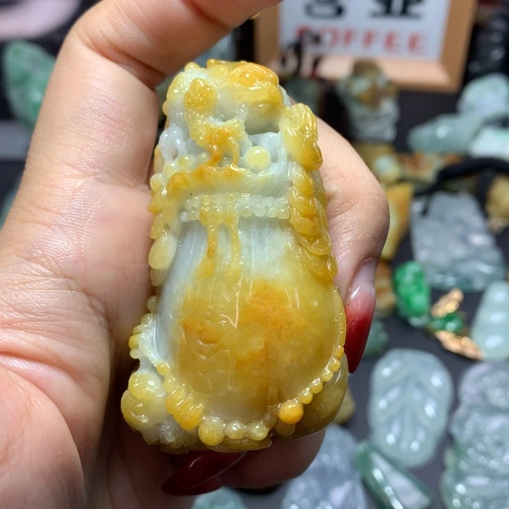 翡翠未镶嵌颈饰金蟾钱袋手把件