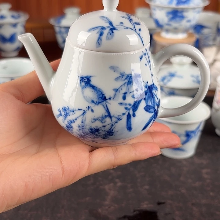 手绘青花瓷花鸟茶壶150ml