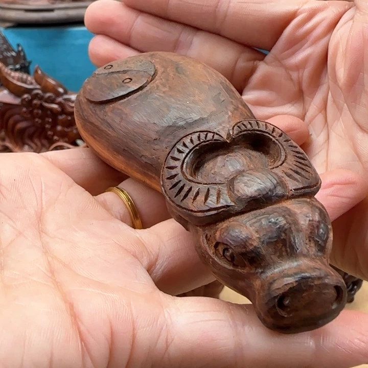 黄花梨/降香黄檀牛把件