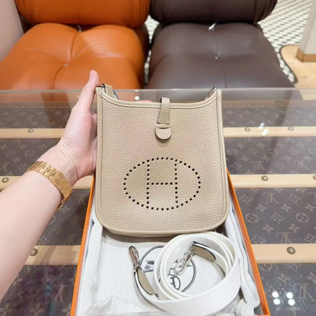 99新 Hermes/爱马仕 风衣灰银扣 Tc皮 白色肩带 Y刻