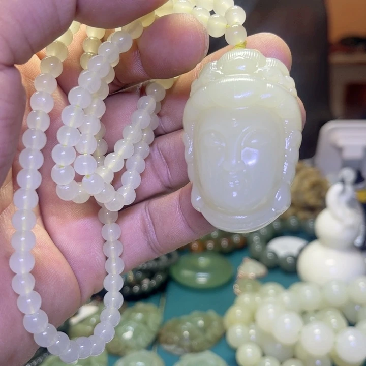 蛇纹石玉未镶嵌项链一**秋