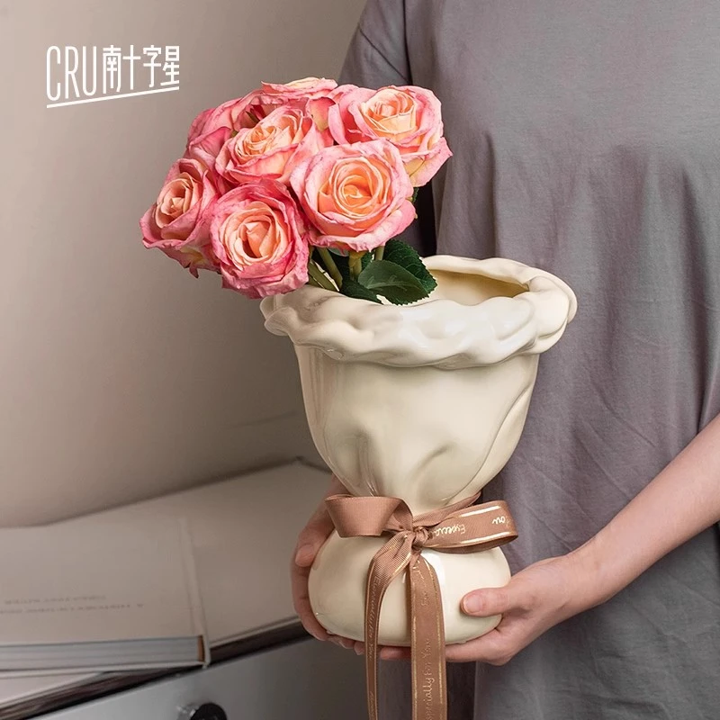 插花瓶奶油风手捧花束造型装饰新家的100个快递陶瓷花瓶摆件客厅