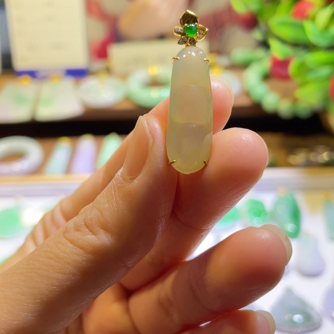 翡翠18K金镶嵌吊坠(不含链)豆子