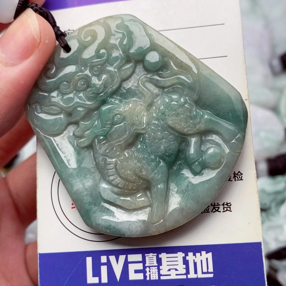 翡翠挂件未镶嵌翡翠