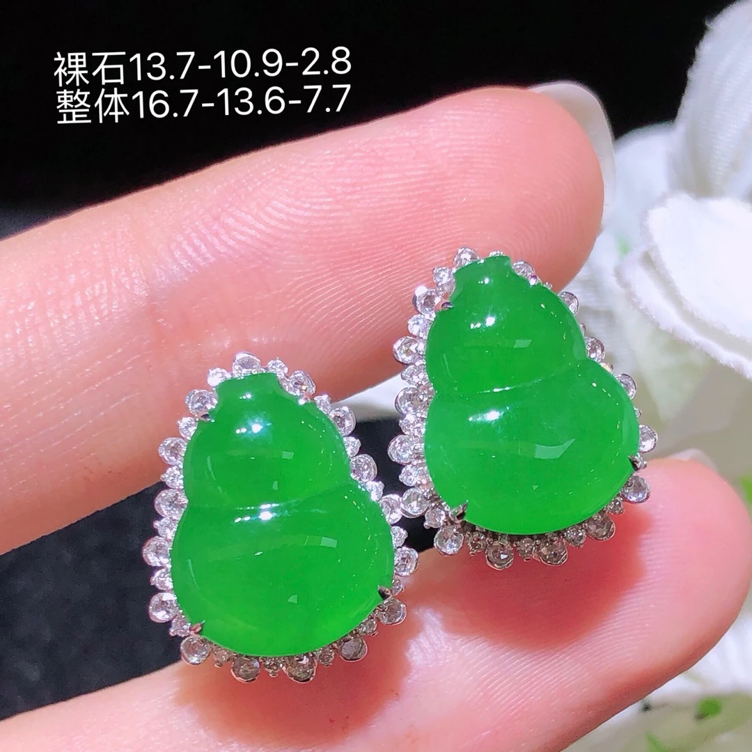 天然缅甸翡翠A货阳绿葫芦耳包18k金镶钻