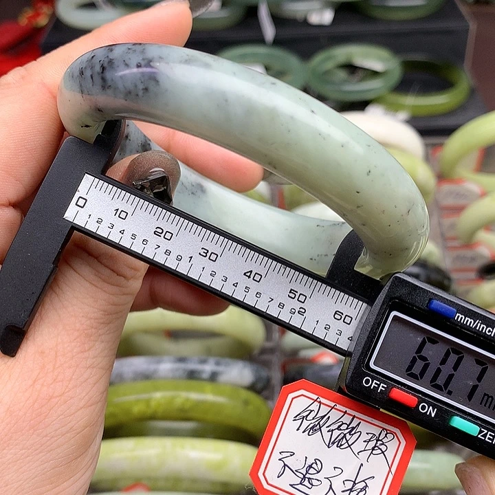 蛇纹石玉手镯未镶嵌192