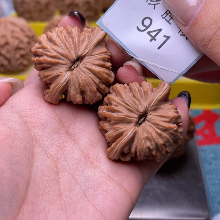 无***东把件文玩核桃汗高楼40.941