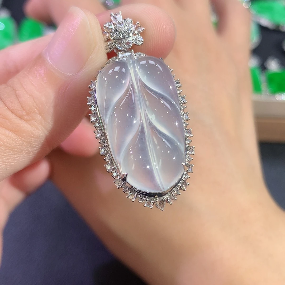 翡翠18K金镶嵌吊坠(赠链)