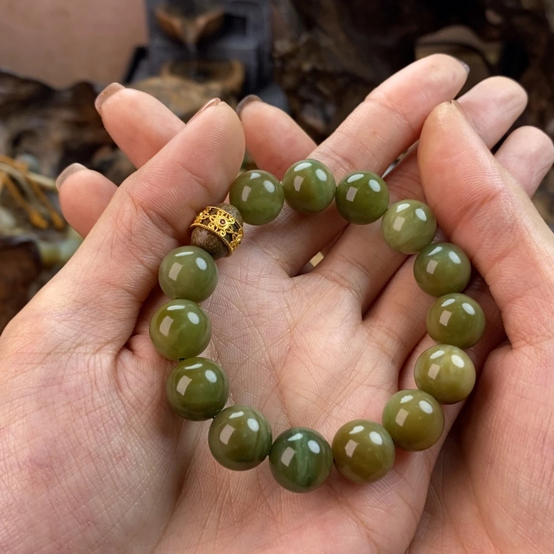 雅***琪和田玉未镶嵌颈饰