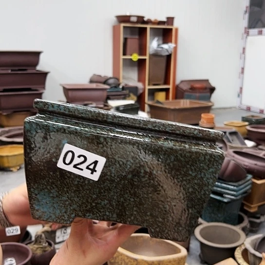 紫砂花盆里都藏满花了