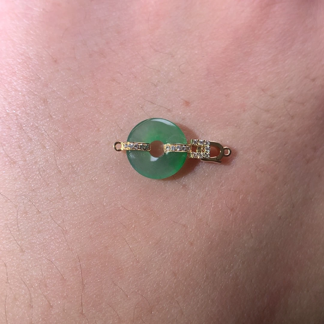 七****翡翠18K金镶嵌颈饰平安扣