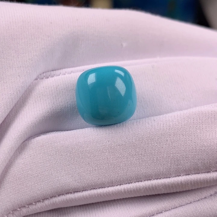 未镶嵌绿松石珠宝奇石13.5x12.8高瓷蓝，重3.64g。