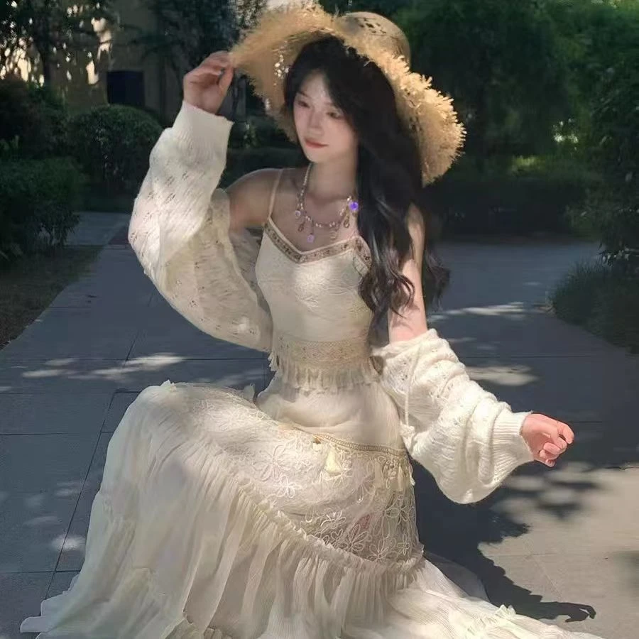 波西米亚狂想曲 复古民族风吊带上衣流苏半裙长款套装